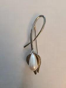 Brooch-Calla Lily Vintage Flower Pin Sterling Silver Faux Pearl