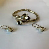 Avon Calla Lily BRACELET Pierced EARRINGS SET Small Gold Tone Simulated Pearl
