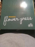 Gruin Garden Microwave Flower Press