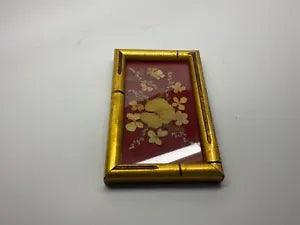 VTG Wall Art Dried Flowers in a Gold Wood Bamboo Design Frame 3 3/4??? x 5 1/2???.