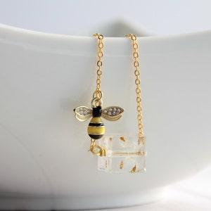 Dandelion Seed Necklace, Cottagecore Jewelry, Terrarium Necklace, Gold Bee Necklace, Real Flower Resin Pendant, Mori Girl, Forest Necklace