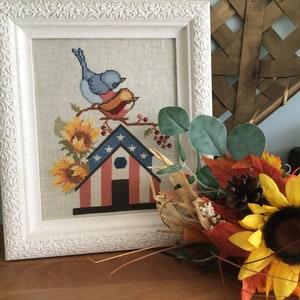 Birdhouse with sunflowers twin peak primitives