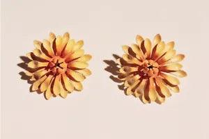 VINTAGE JEWLERY 1960s Orange Carnation Metal Petal Flower Floral Round Earrings
