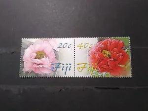 FIJI, SC 1241, 2010 Peony issue, se-tenent pair. MNH. CV $13.