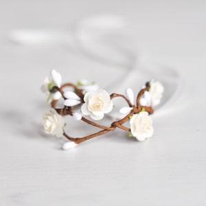 Ivory Flower Wrist Corsage, Flower Hand Bracelet, Bridesmaids Wrist Corsage, Bridesmaids Flower Accessories, Flower Girl Accessories Flower