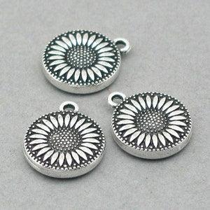 Daisy Flower Charms, Sunflower pendant beads, up to 10 pcs, Antique Silver 15mm CM0811S