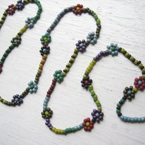 Daisy chain necklace, delicate flower, seed bead necklace, tiny floral chain, dainty minimal, colourful glass, bead woven, beaded flower