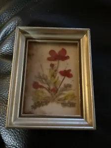 NEW LISTINGVintage Dried Flowers Gold Framed Art Wall Hanging Small Decor - LN
