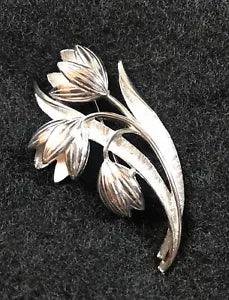 VINTAGE Crown TRIFARI Silver Tone 3 Flowers Lily Snow Drops 2" Pin Brooch