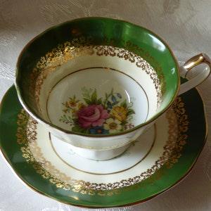 Elizabethan wide mouthed tea cup - green- rose floral bouquet center- scroll down for item details/shipping