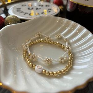 Beaded flower bracelet | Seed bead bracelet | Daisy flower bead | Gold plated flower bracelet | Bracelet | Flower bracelet | Dainty jewelry