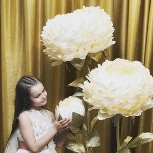 Large paper flowers. Giant paper flowers. Paper flowers on the stem. Paper peony. Paper rose. Large paper flowers for wedding decoration.