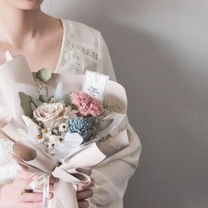 Petite Preserved Flower Bouquet (Kyoto Pearl)