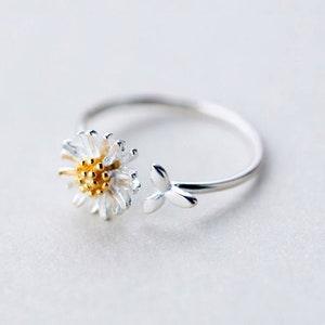 Sterling Silver Tiny Daisy Ring, Modern Minimal Floral Ring, Lovely Dainty Adjustable Flower Ring ,Gift for Her, Birthday , Christmas Gift
