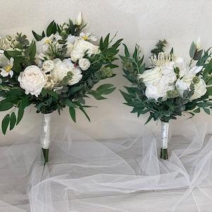 Classic wedding rose bouquet in silk flowers, bridesmaid bouquet, boutonnieres for the groom and groomsmens. Wedding set.