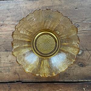 Vintage Anchor Hocking country estate salad bowl, serving bowl, yellow daisy, harvest gold sunflower, amber glass