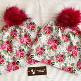 tuque beanie bonnet winter woman jersey cotton lined, white background bouquet pinks fushias, pompom pressure fushia