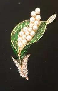 BNWT Gold Green Enamel White Pearls & White Rhinestones Lily Brooch