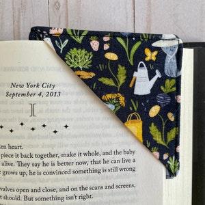 CATS, GARDEN, SPRING, Flowers, Plants Corner Bookmark, Square Bookmark, Fabric Bookmark, Bookish Gift, Book Lover, Reading, Teacher Gift