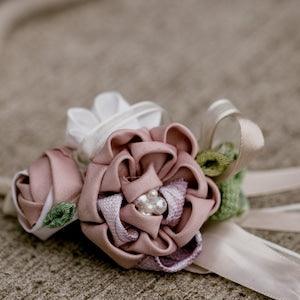 Kanzanshi flower Wrist Corsage, Wedding Corsage, Bridesmaids corsage, Wedding decoration, Rose and Peony