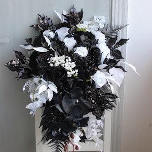 Black white bouquet, Gothic wedding bouquet, Moody wedding bouquet