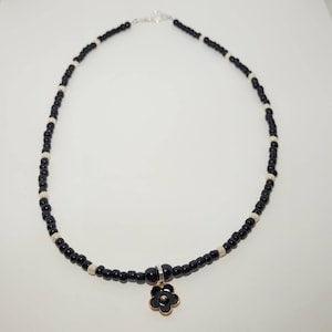 Black Flower Necklace, Seed Bead Necklace, Black Beaded Choker, Small Bead Necklace, Minimalist Jewelry, Dainty Necklace, Black Bead Jewelry