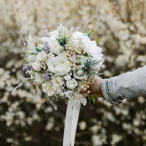Customisable bridal bouquet White and green wedding bouquet Boho wedding Bouquet inspiration Baby's breath and white roses bouquet Magaela