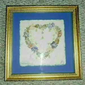 VTG 1999 ART PRESSED WILD FLOWERS HEART SHAPED GOLD FRAMED WALL PICTURE SIGNED