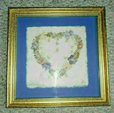 VTG 1999 ART PRESSED WILD FLOWERS HEART SHAPED GOLD FRAMED WALL PICTURE SIGNED