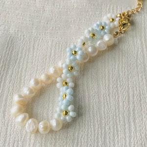 Freshwater Pearl and Blue Daisy Beaded Bracelet