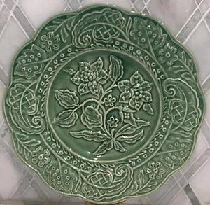 Bordallo Pinheiro Majolica Green Day Lily Flower Leaves Plate Portugal 9.5???Diam