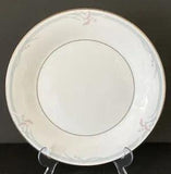 Royal Doulton Fine China 10.5??? Diameter Carnation Design Dinner Plate EUC