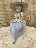Beautiful Lladro Figurine-Fragrant Bouquet Girl With Carnations Figurine