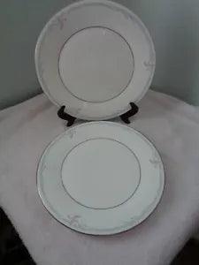 4 Royal Doulton Carnation Dinner Plates Flowers