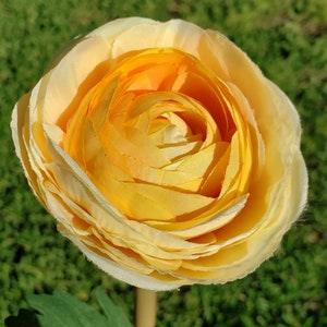 Peach/ranunculus/artificial/flower stem/permanent botanical/flower arranging/center pieces/weddings/bouquets/wreath making/home decor/floral