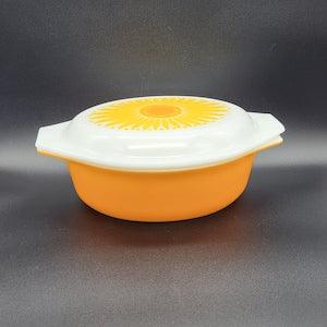 Vintage Pirex Daisy 1.5 Quart Covered Casserole Dish, Sunflower Orange Daisy Opalware - Made in the USA