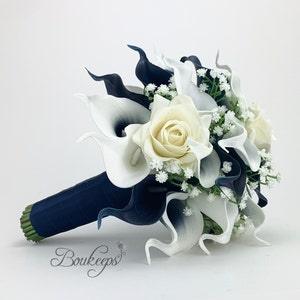 CHOOSE RIBBON COLOR - Navy Blue and White Calla Lily and Rose Bouquet, Navy Blue Bridal Bouquet, Calla Lily Bouquet, Baby's Breath, Wedding