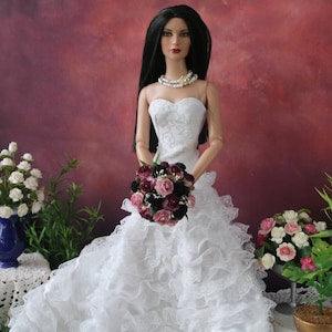 Tonner Ellowyne Cami  Wedding bouquet, Goth Bouquet, OOAK Tyler Sydney 16 inch dolls