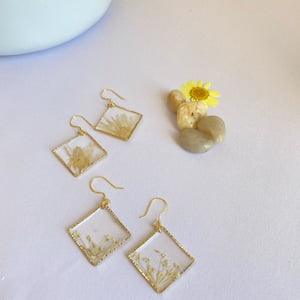 White Flowers Resin Dangle Earring | Real Dried Flowers Jewelry| Pressed Flower Art | Handmade Gifts