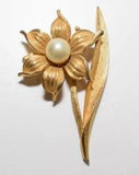 Textured Gold Tone Lily Flower Large Faux Pearl Brooch Vintage Costume Jewelry