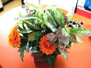 NICE AUTHENTIC ARTIFICIAL FLOWER ARRANGEMENT for Decor w/ Vase