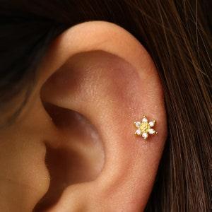 18G/16G Tiny Sunflower Internally Threaded Labret ? Flat Back Earring ? Tragus Stud ? Flat Back ? Helix Stud ? Cartilage Stud ? Nose Stud