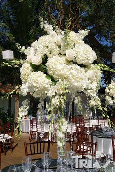 21 Simple Yet Rustic DIY Hydrangea Wedding Centerpieces Ideas | WeddingInclude | Wedding Ideas Inspiration Blog Flower Delivery