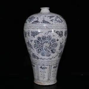 17.5" China Old Antique yuan dynasty Porcelain Blue white flower peony plum vase