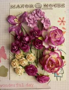 16 ROSES, 2 CARNATIONS & 1 LILLY - 19 Flowers PURPLE & CREAM - PAPER 15-45mm H23