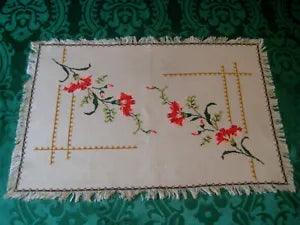 TABLE RUNNER doily embroidered vintage red Carnations 21.5 X 14.5" quality craft