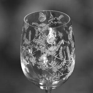 FLOWER GARDEN GLASS |  35cl Wine Glass with Country Flower Garden & Butterfly Frieze Design
