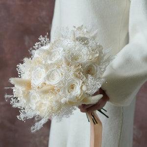 Wedding bouquet,White roses bouquet,Bridal bouquet,Pampas Grass bouquet,Natural flower decor,Boho Wedding,Wedding decoration