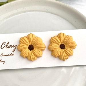 Sunflower Polymer clay earring stud - floral earring - Sunflower stud - Hand made earring - Summer earring - Sunflower Hypoallergenic stud