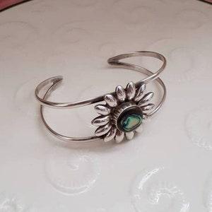 Fabulous vintage 925 sterling silver Mexican abalone shell centred floral open cuff bracelet. Gift for her. Daisy flower. Sunflower bracelet